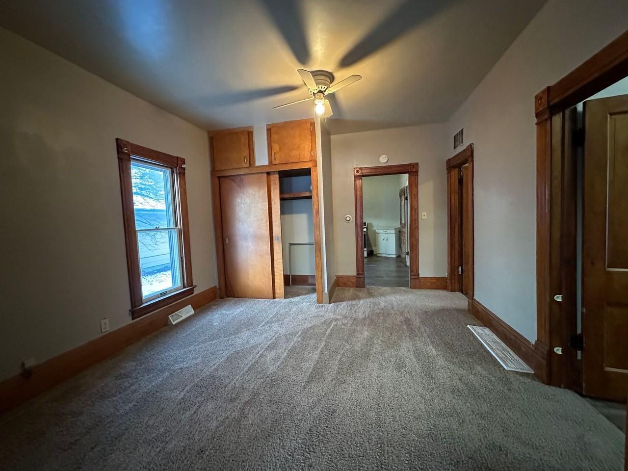 528 Pleasant St - Photo 3 of 6