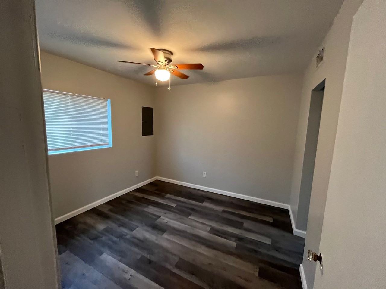 1408 Willard Ave - Photo 4 of 5