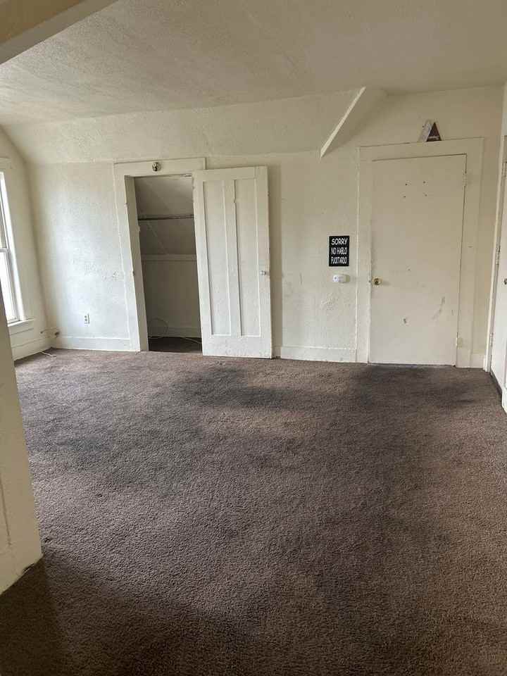 429 E 5th St - Photo 2 of 4