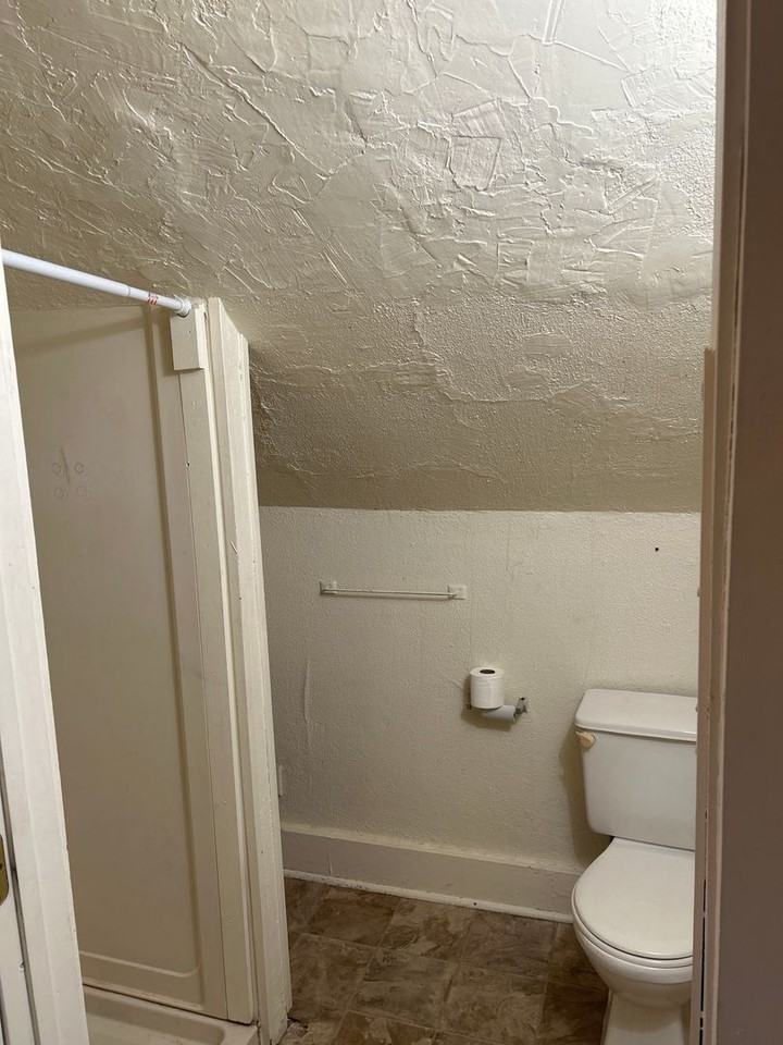 429 E 5th St - Photo 3 of 4