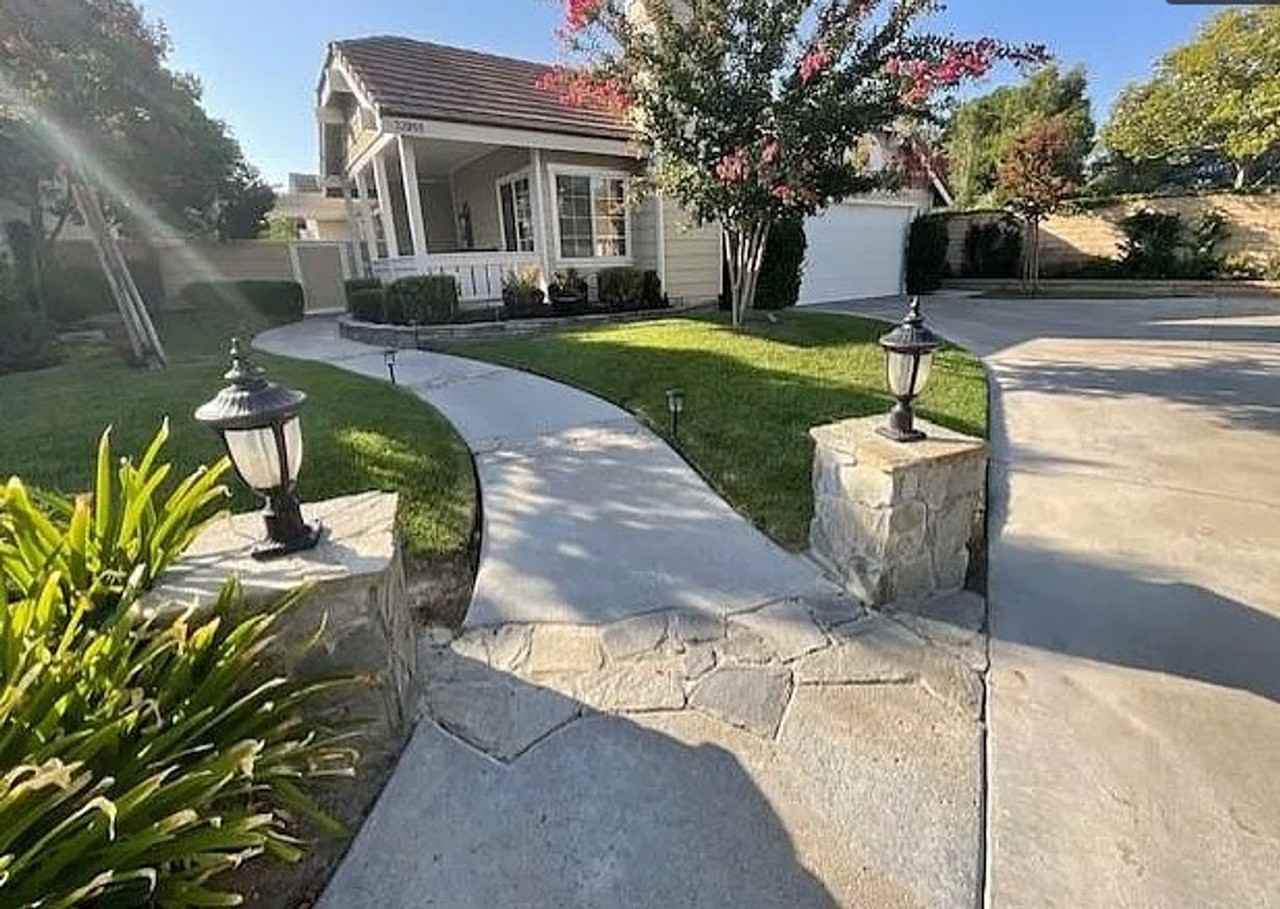 23955 Oakland Ct - Photo 2 of 22