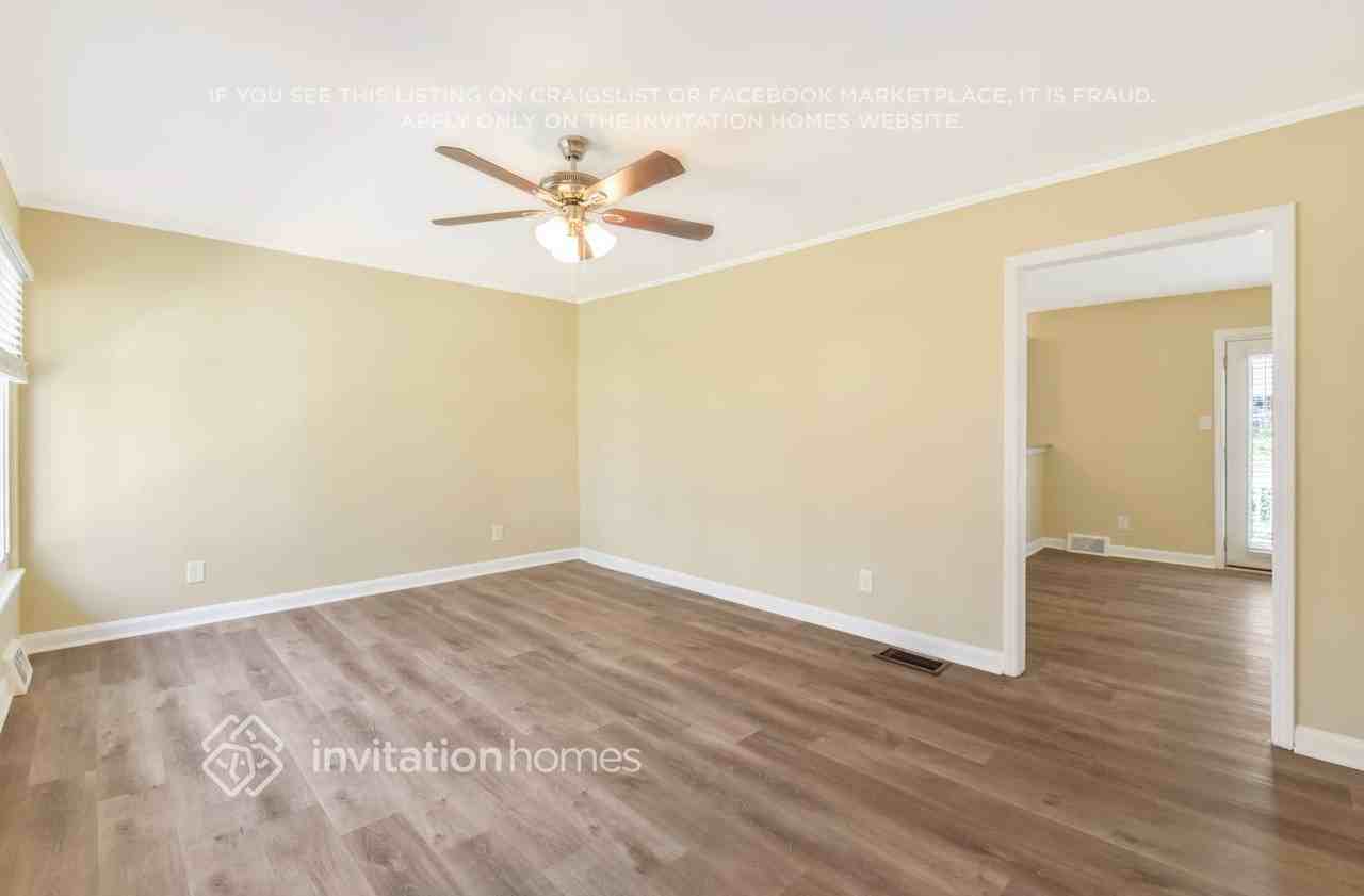 1300 Shannonhouse Dr - Photo 2 of 21