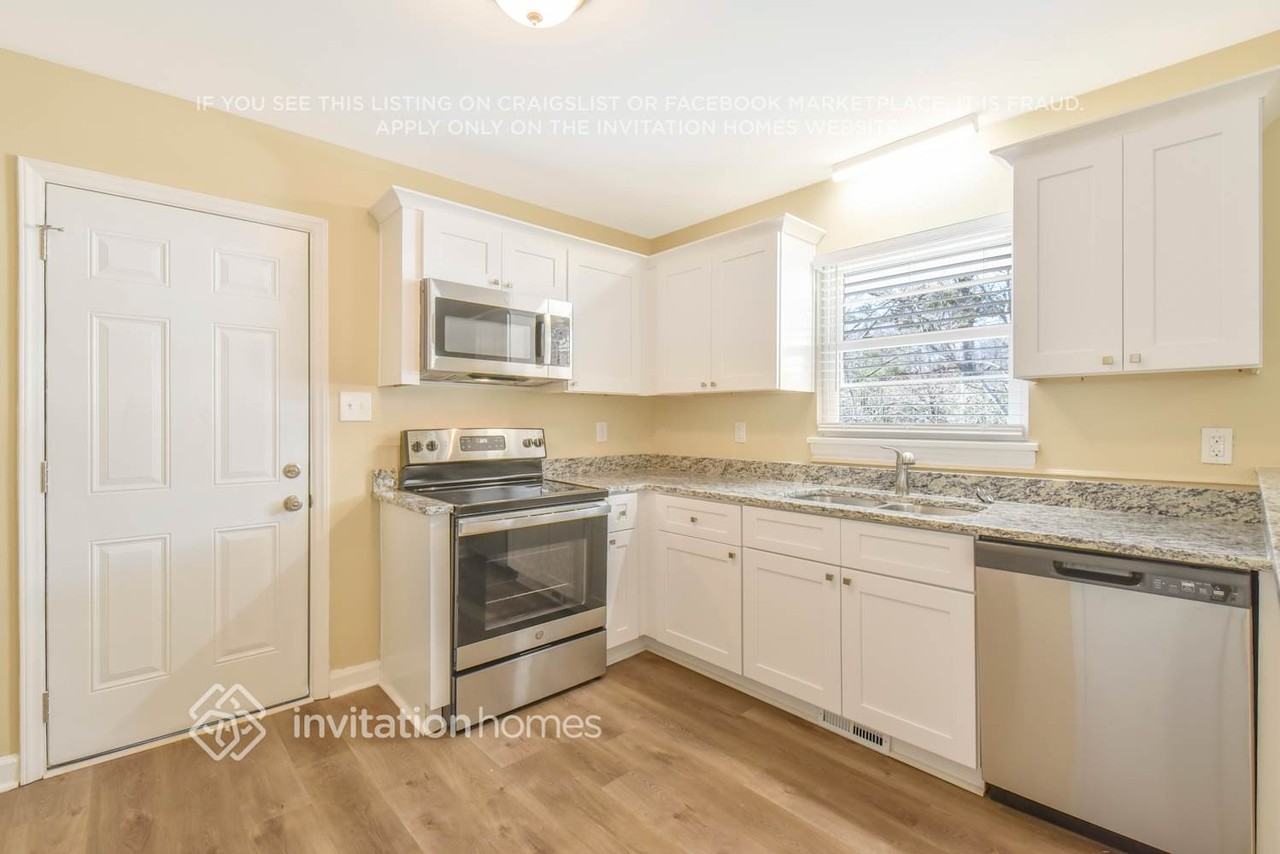 1300 Shannonhouse Dr - Photo 5 of 21