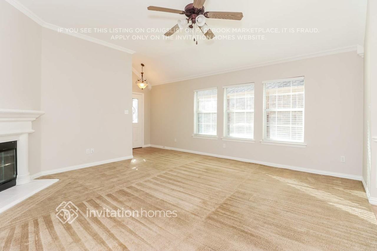 832 Claycourt Cir - Photo 2 of 16