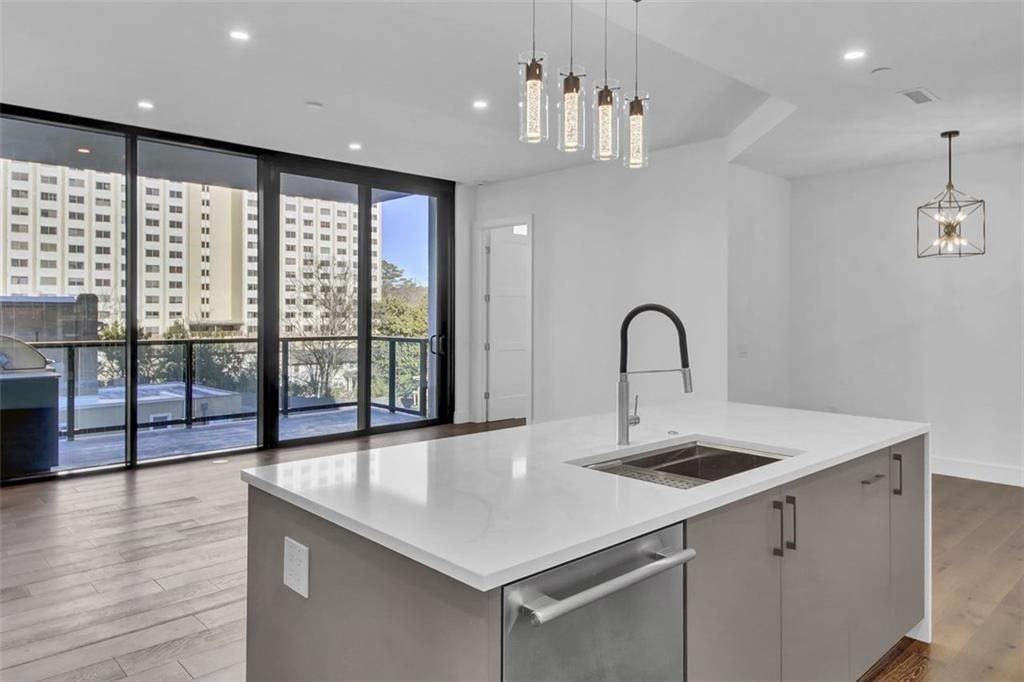 2425 Peachtree Rd Ne ##503 - Photo 2 of 25