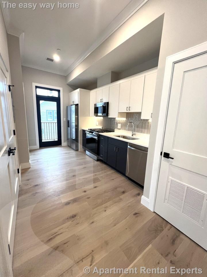 157 Everett St #203 - Photo 4 of 12