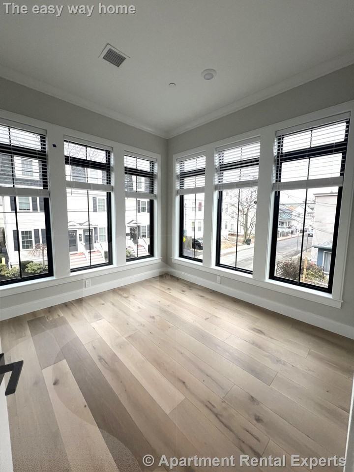 157 Everett St #203 - Photo 5 of 12