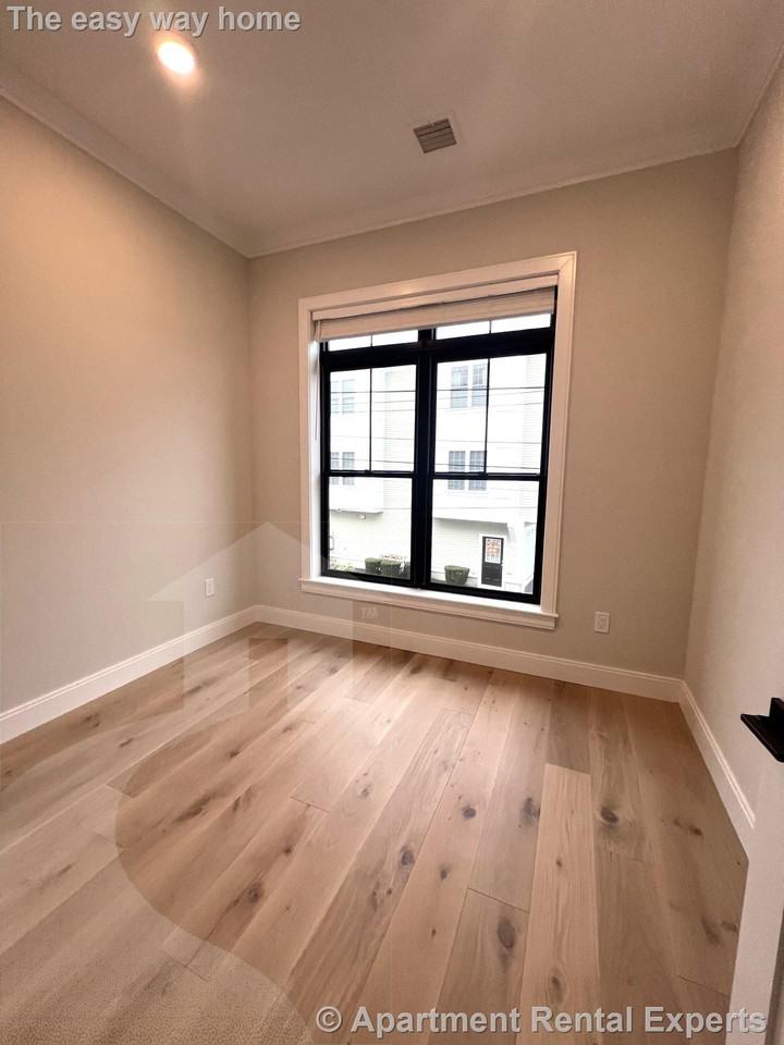 157 Everett St #203 - Photo 6 of 12
