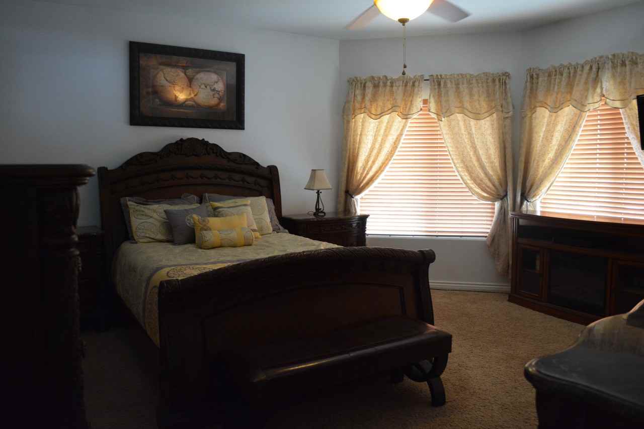 302 Cherokee Dr - Photo 2 of 19