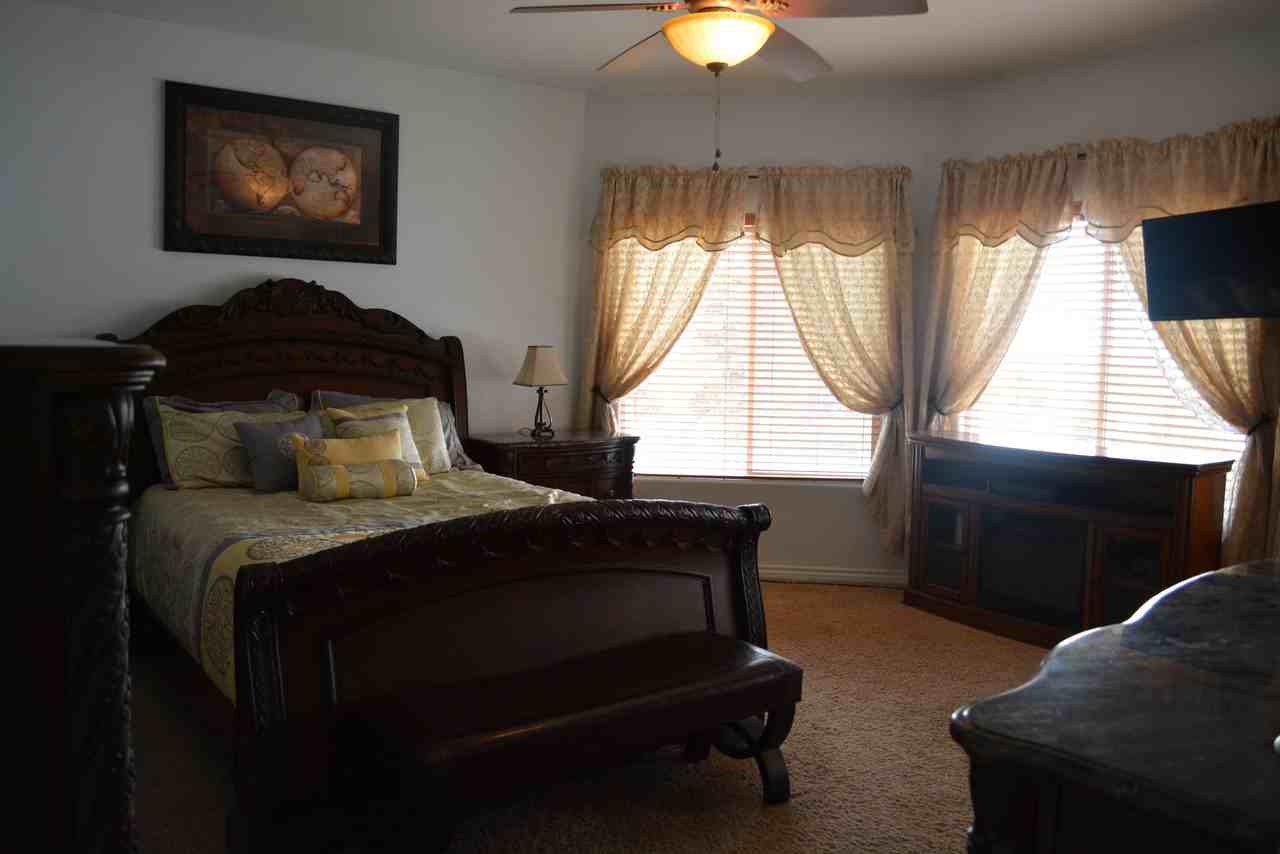 302 Cherokee Dr - Photo 3 of 19