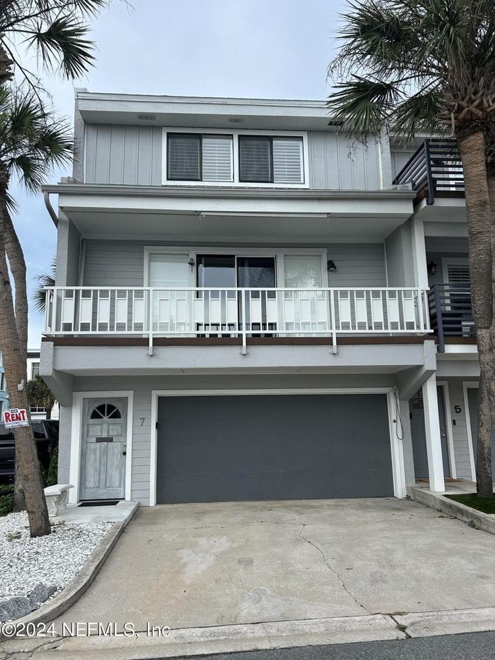 7 21st Ave S - Photo 2 of 28