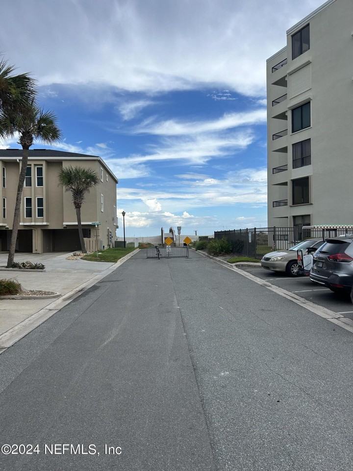 7 21st Ave S - Photo 4 of 28