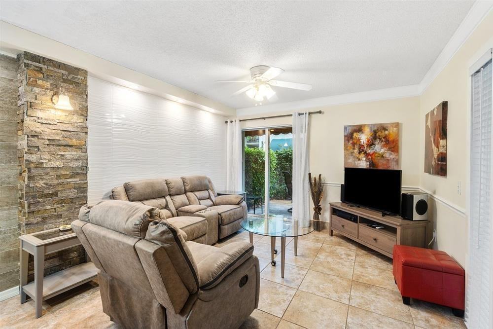 606 Waterside Dr - Photo 4 of 19