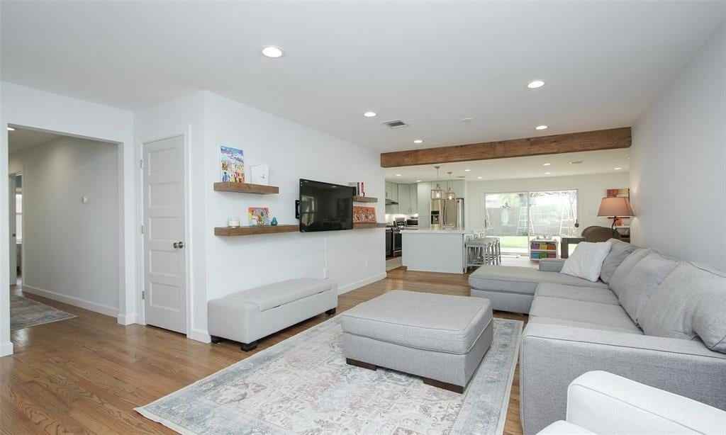 4609 Lido Ln - Photo 2 of 19