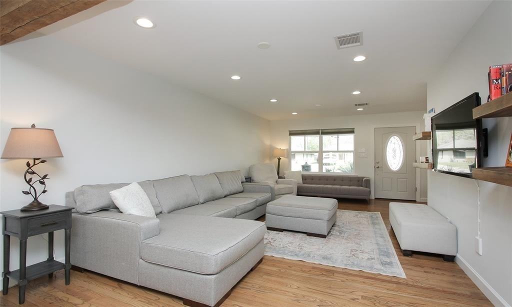 4609 Lido Ln - Photo 3 of 19