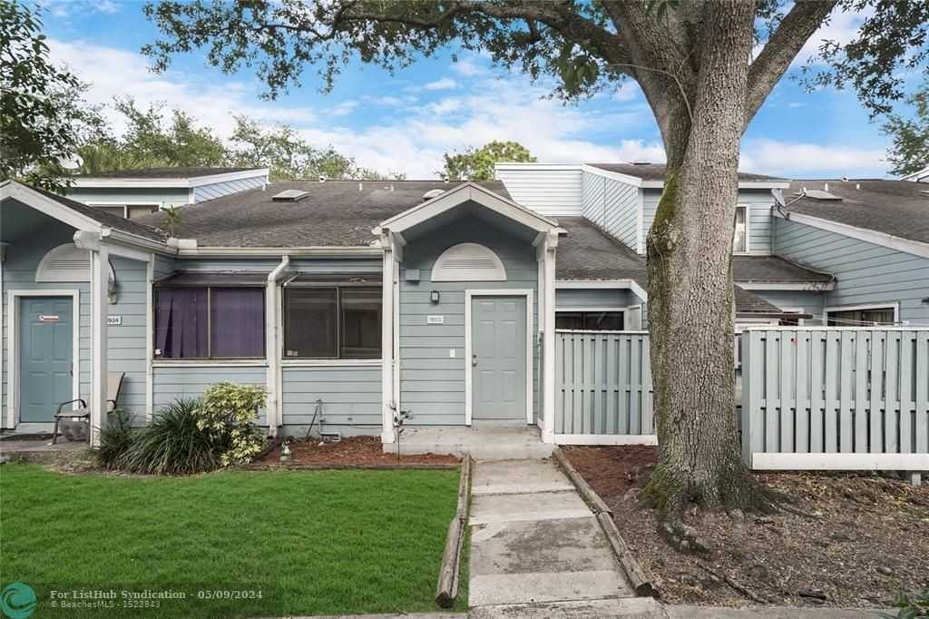 1922 Players Pl - Photo 2 of 25