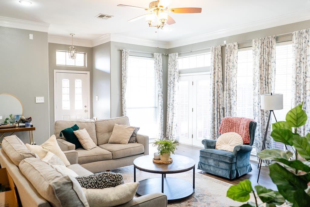 1215 Dorchester Dr - Photo 2 of 27