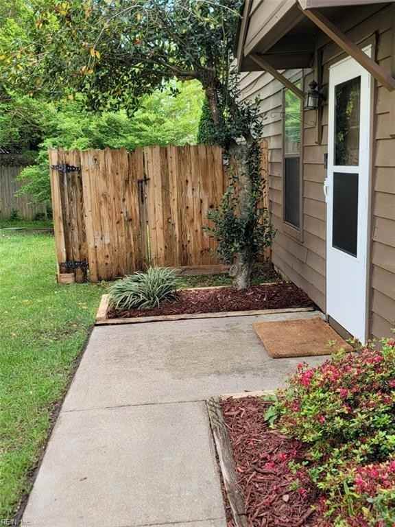 4829 Oldwick Ct - Photo 3 of 6