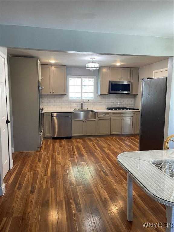 112 Hartford Rd - Photo 2 of 23