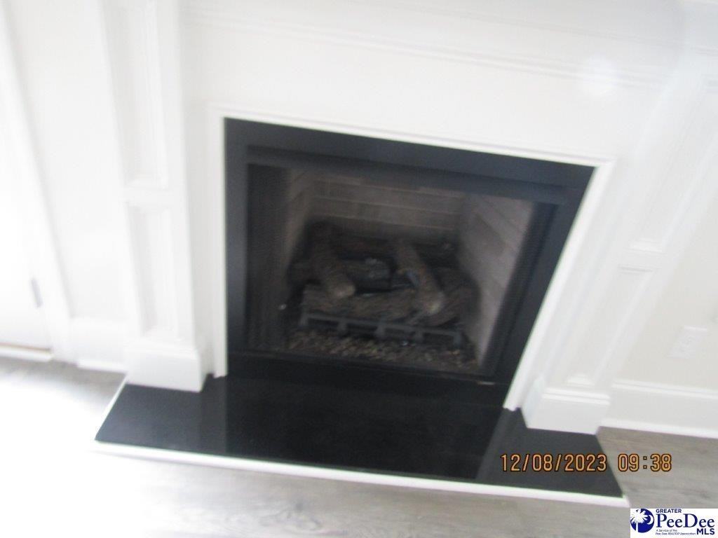 1331 Fairlane Dr - Photo 4 of 26