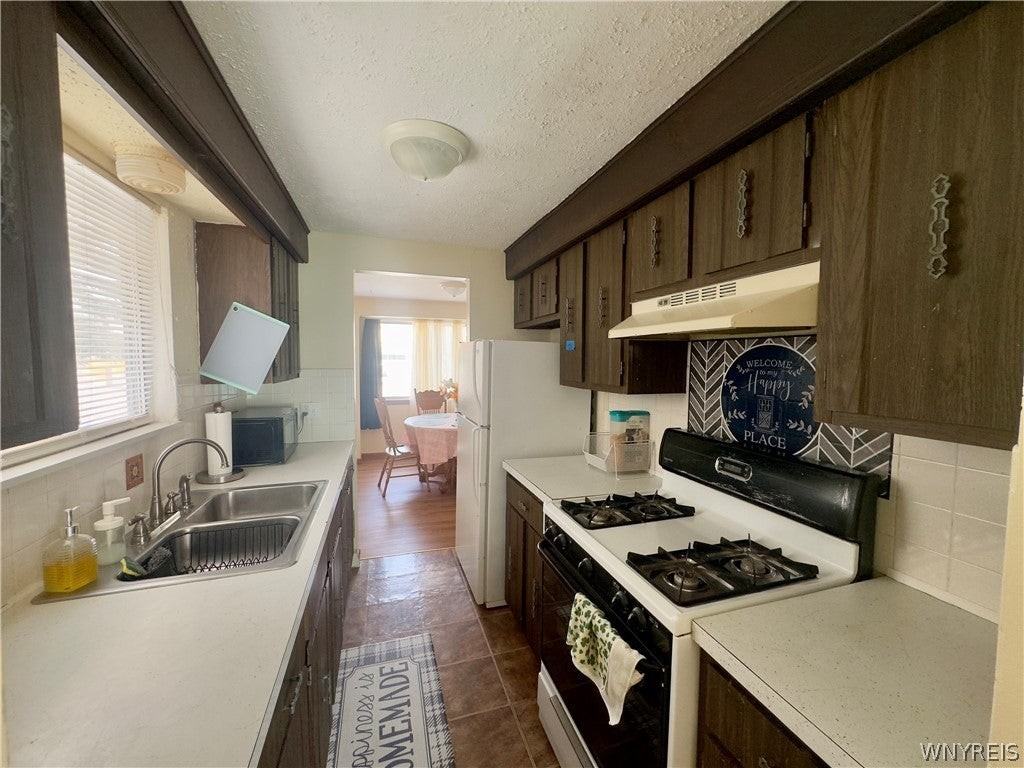 1159 French Rd - Photo 5 of 8