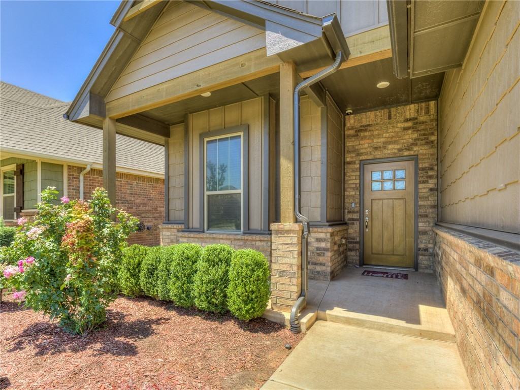 1013 Ne 34th Ter - Photo 3 of 36