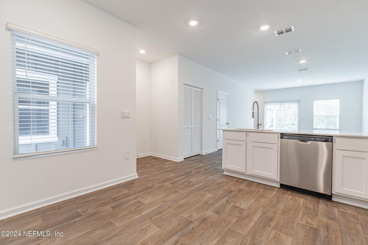 9191 Stony Brook Rd - Photo 3 of 31