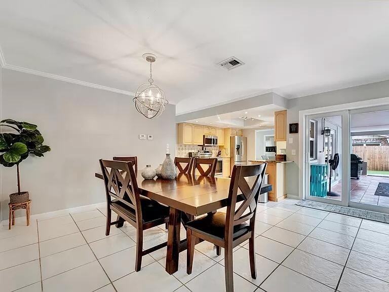 2709 Sw 7th St - Photo 7 of 13