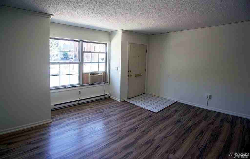 337 Connecticut St - Photo 2 of 22