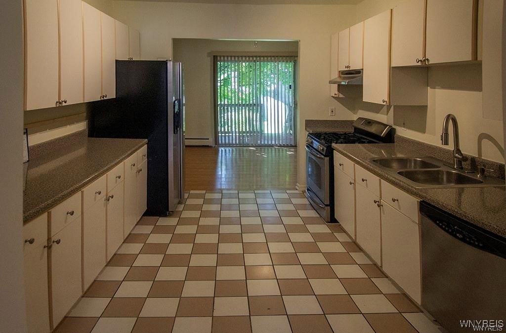 337 Connecticut St - Photo 5 of 22