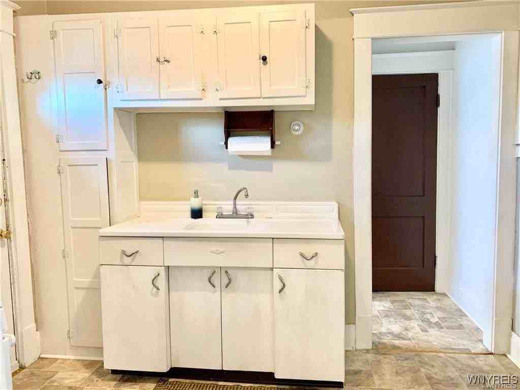 418 Skillen St - Photo 4 of 9