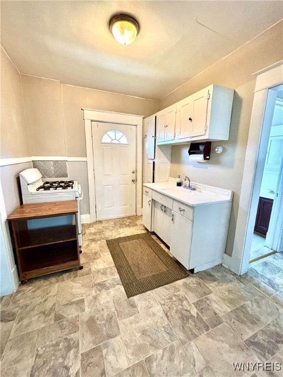 418 Skillen St - Photo 5 of 9