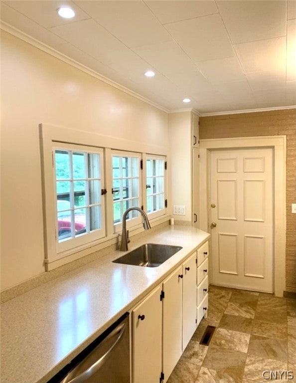 5677 Valley Dr - Photo 3 of 15