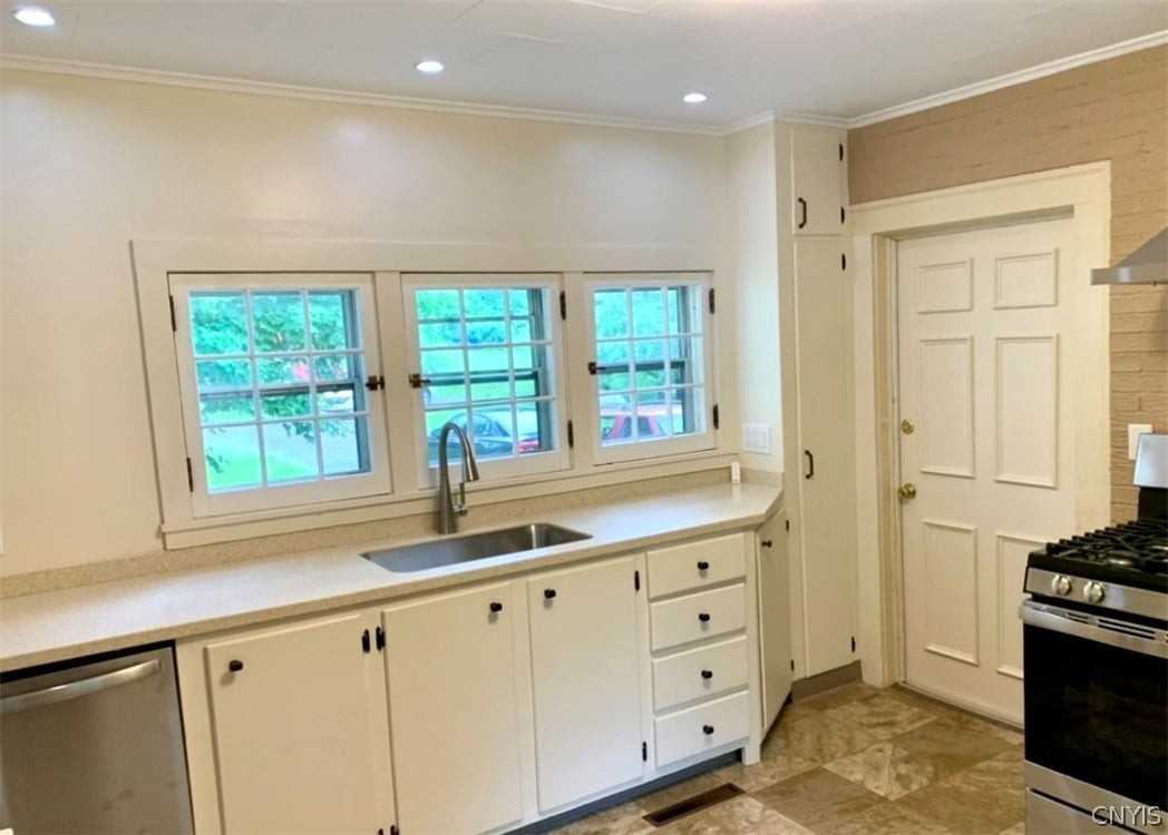 5677 Valley Dr - Photo 6 of 15