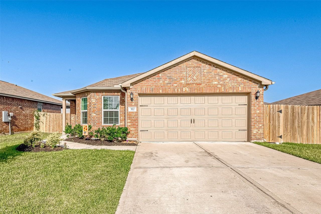 312 Killam County Dr - Photo 2 of 33