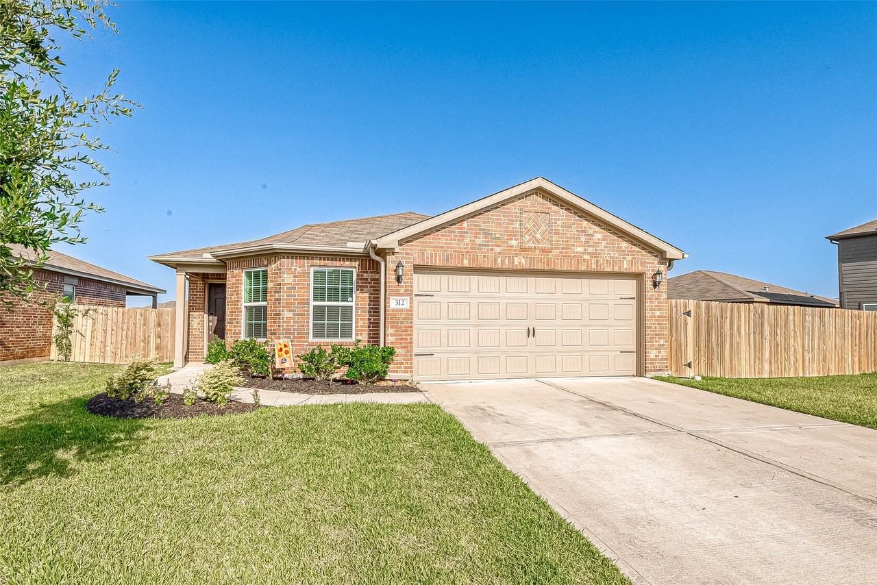 312 Killam County Dr - Photo 3 of 33