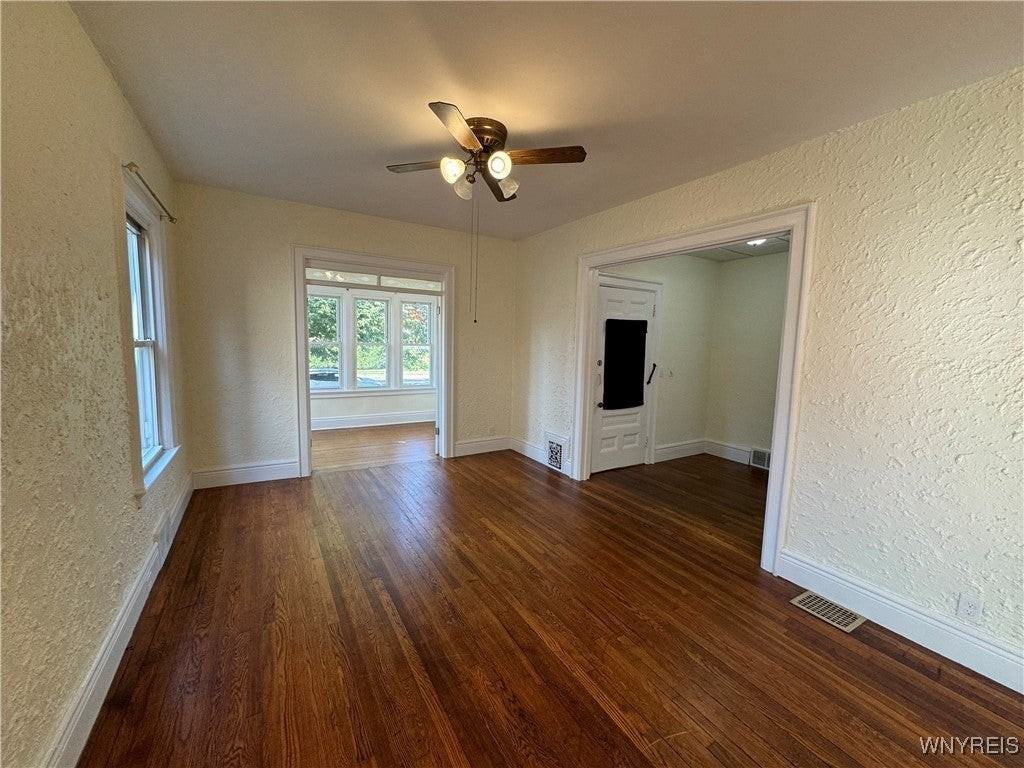 401 Parkside Avenue - Photo 4 of 17