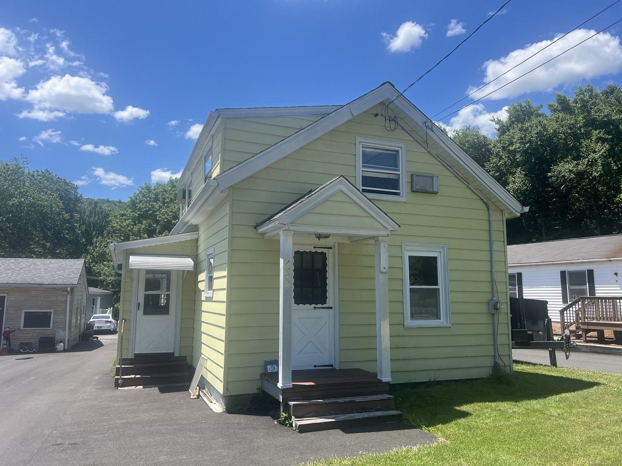 1402 Waterbury Rd - Photo 2 of 22