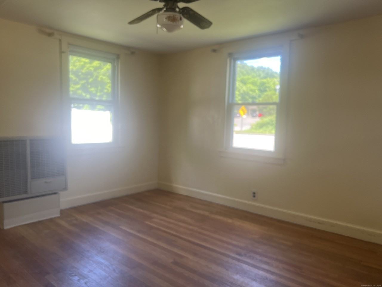 1402 Waterbury Rd - Photo 3 of 22