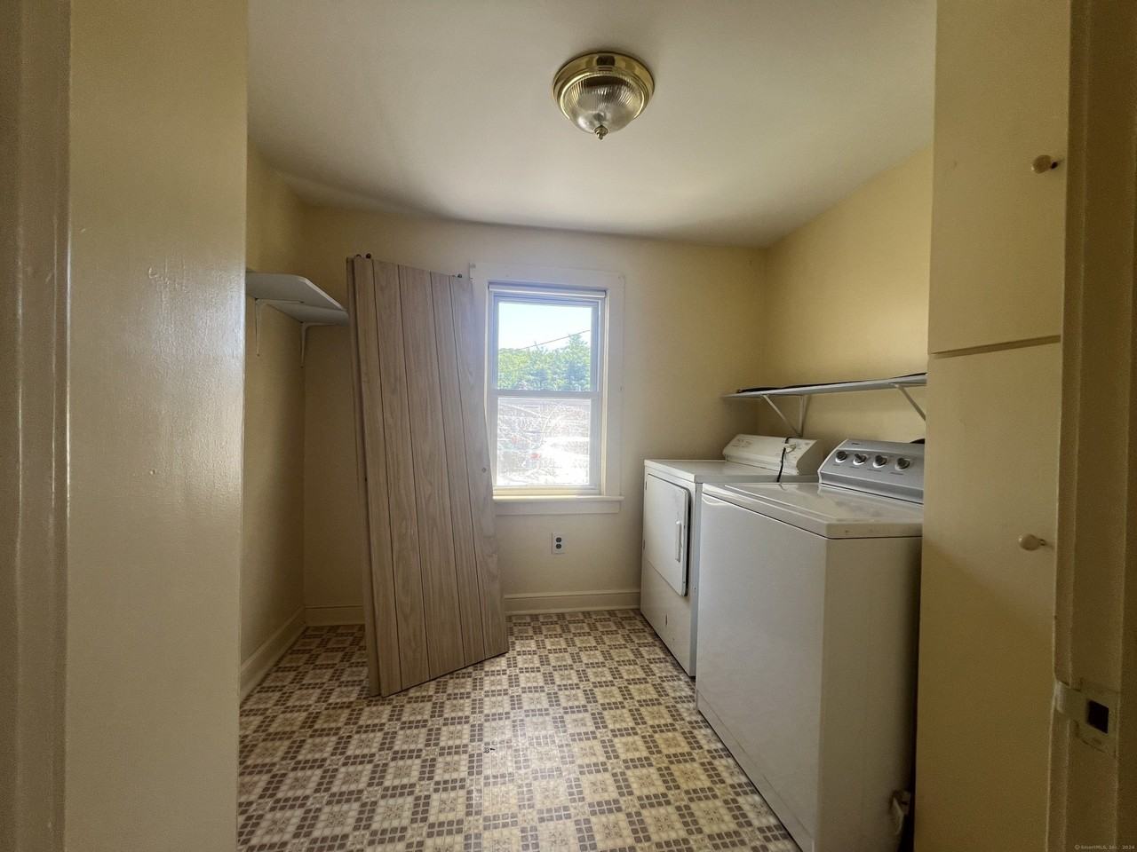 1402 Waterbury Rd - Photo 7 of 22