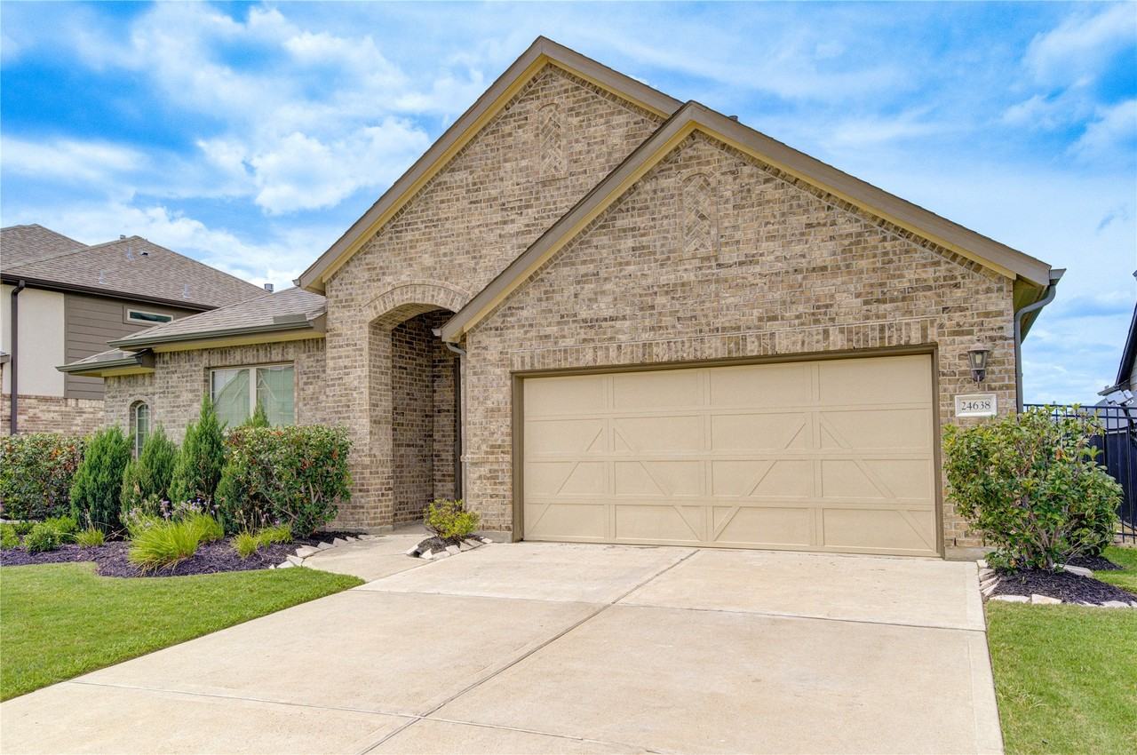 24638 Bardona Way - Photo 2 of 32