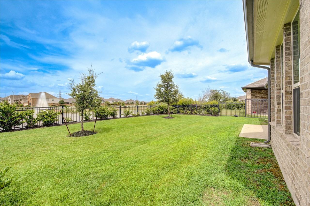 24638 Bardona Way - Photo 3 of 32