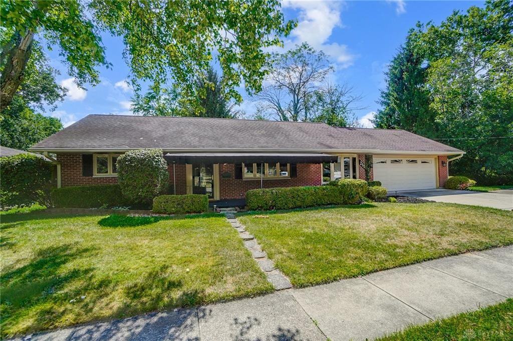 215 W Market St - Photo 2 of 37