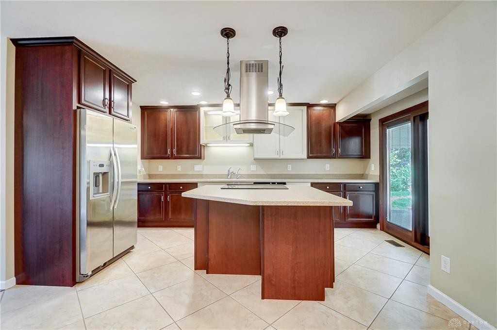 215 W Market St - Photo 3 of 37