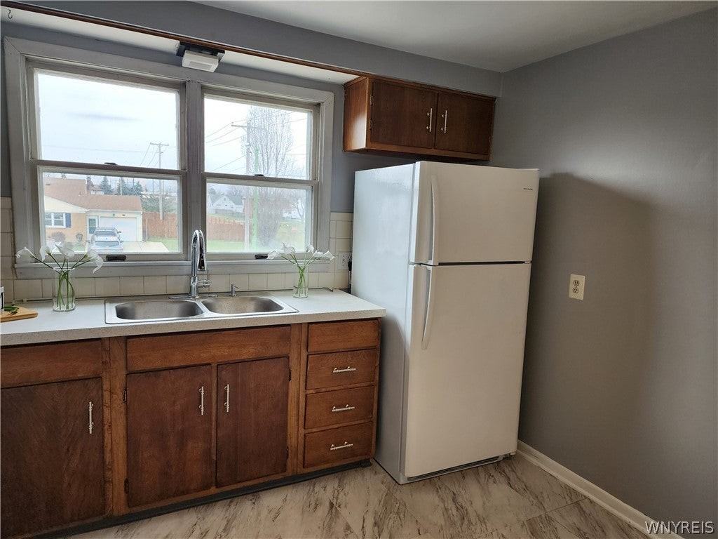 30 Lloyd Dr - Photo 4 of 15