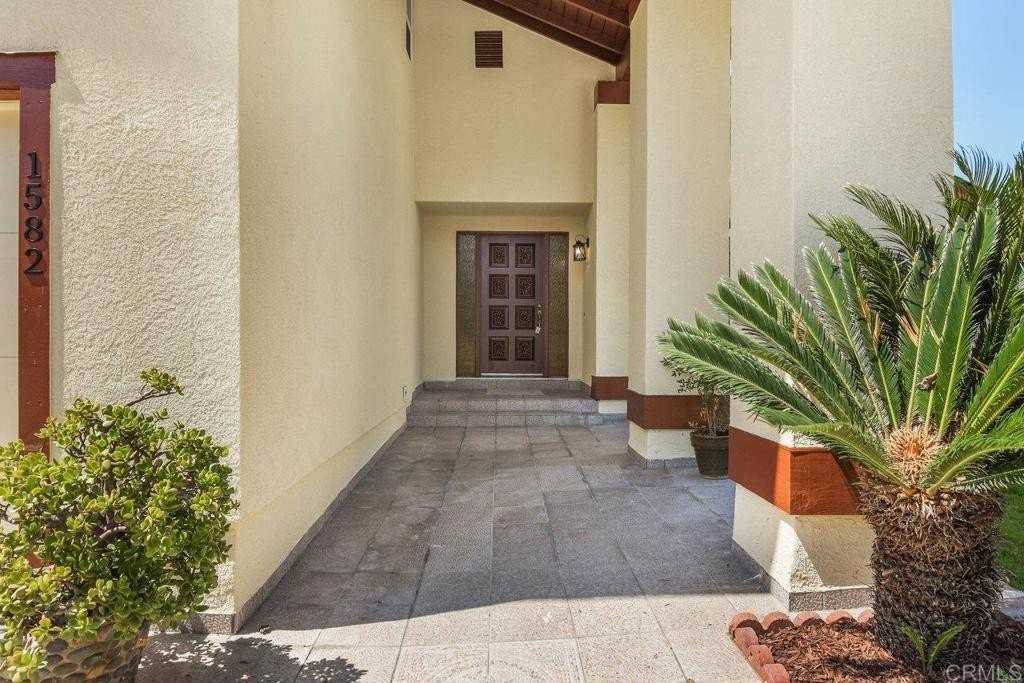 1582 Crown Point Ct - Photo 3 of 34