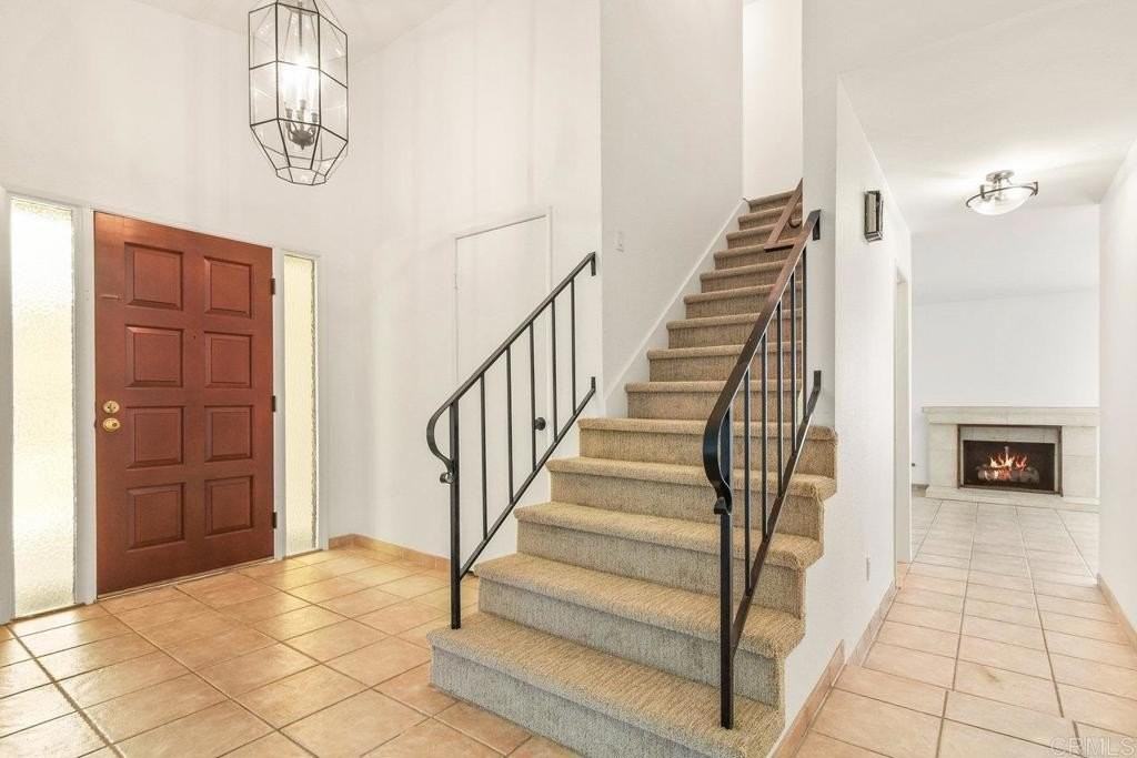 1582 Crown Point Ct - Photo 4 of 34