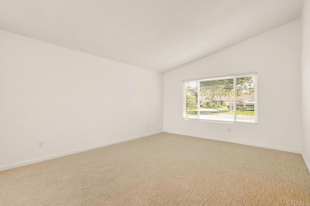 1582 Crown Point Ct - Photo 5 of 34