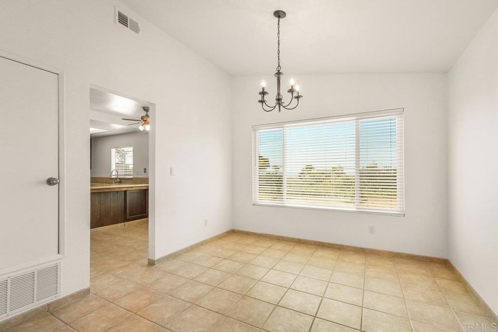 1582 Crown Point Ct - Photo 7 of 34