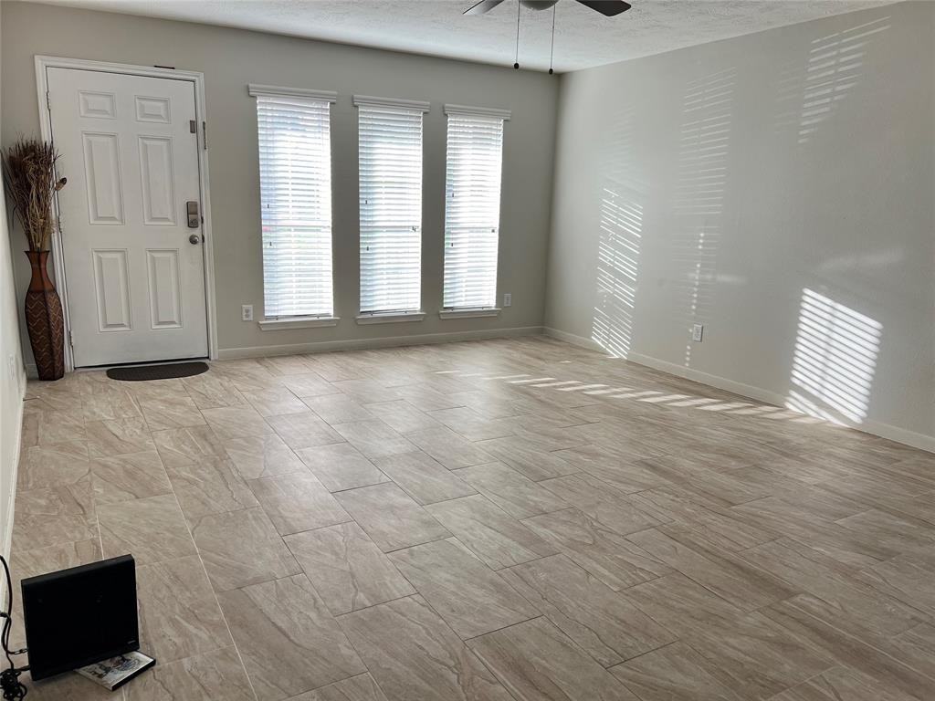 2207 Diamond Crest Dr - Photo 2 of 19